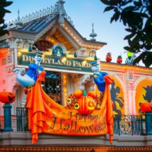 Disneys-Halloween-Festival am Eingang zur Mainstreet