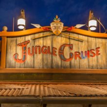 Schild am Eingang zur Attraktion Jungle Cruise im Magic Kingdom in Walt Disney World