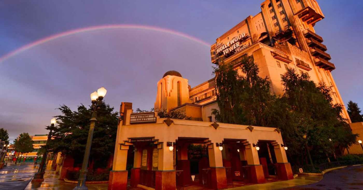 Twilight Zone - Tower of Terror Außenansicht mit Blick auf den Eingangsbereich