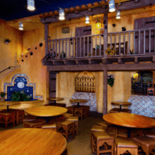 Blick in den Innenraum des Quick Service Restaurants Pecos Bill Tall Tale Inn and Cafe im Frontierland im Magic Kingdom