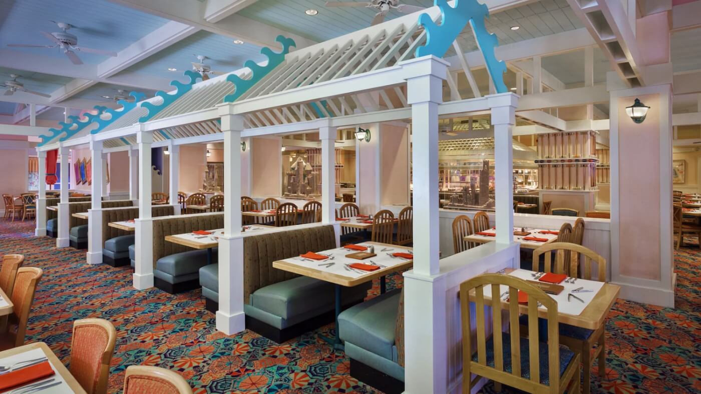 Maritim gestalteter Speisesaal im Restaurant Cape May Café