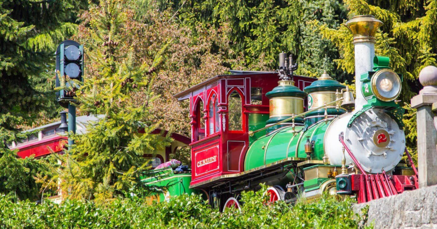 Die Zuglok der Attraktion Disneyland Railroad.