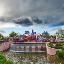 Dumbo Karussel mit seinem Wasserbecken