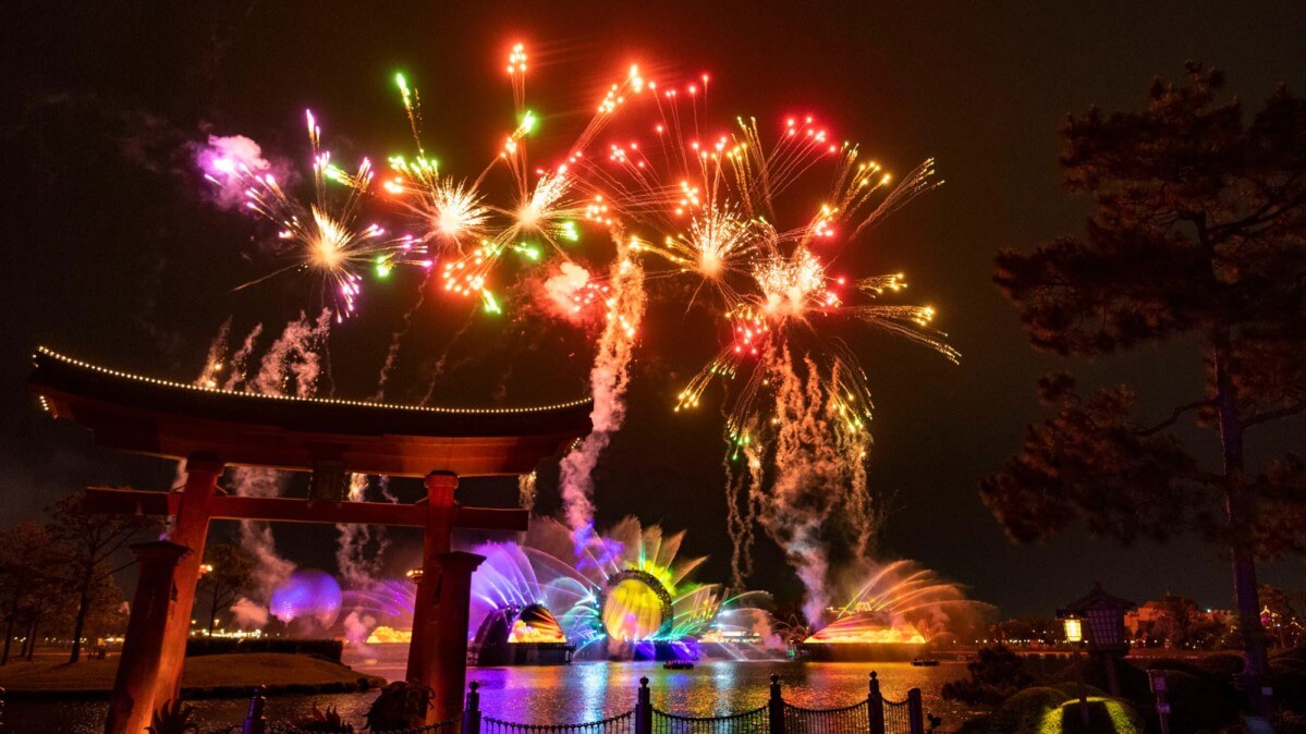 Feuerwerk in Epcot über der Lagune