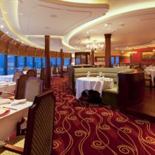 Elegant gestalteter Innenraum des Tischbedienungsrestaurants Palo auf den Schiffen der Disney Cruise Line