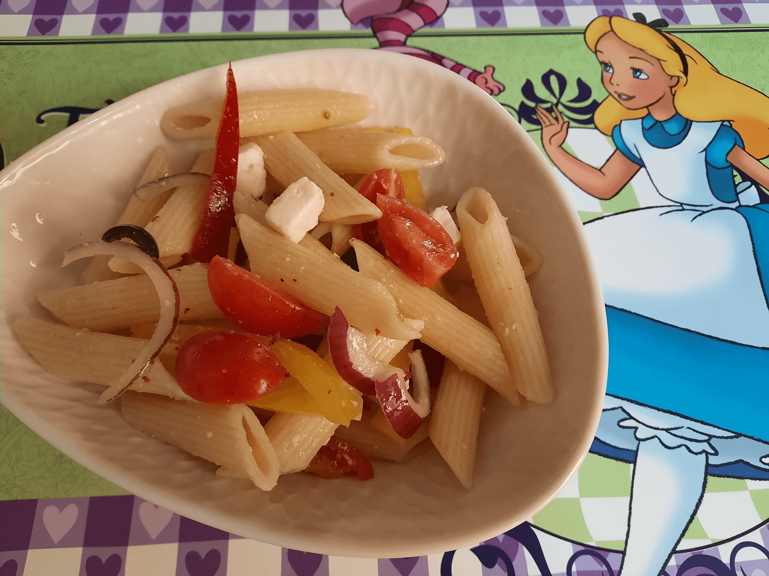 Nudelsalat nach Disney Rezept in einer kleinen Schüssel