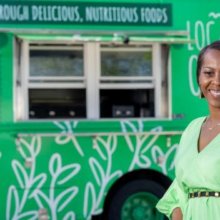 Mitbesitzerin Robyn Wallace vor Ihrem Local Green Orlando Food Truck in Disney Springs