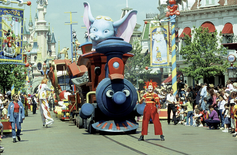 Disneyland Paris Disney Toon Circus Parade mit Casey junior und Dumbo