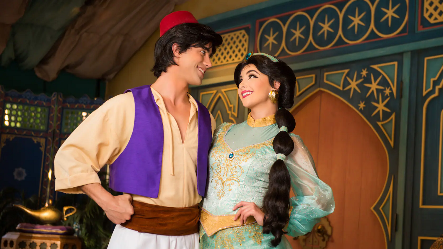 Aladdin und Jasmin sind im Adventureland anzutreffen