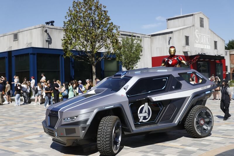 Avengers Deployment Vehicle mit Iron Man im Heck