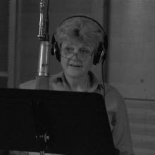 Angela Lansbury bei den Aufnahmen zu "Die Schöne und das Biest" im Tonstudio