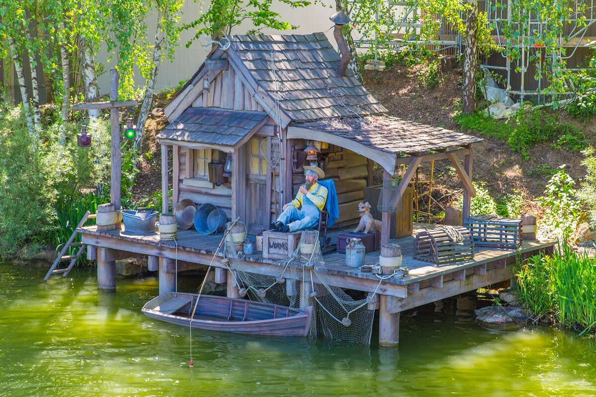 Figuren an den Rivers of the Far West im Frontierland