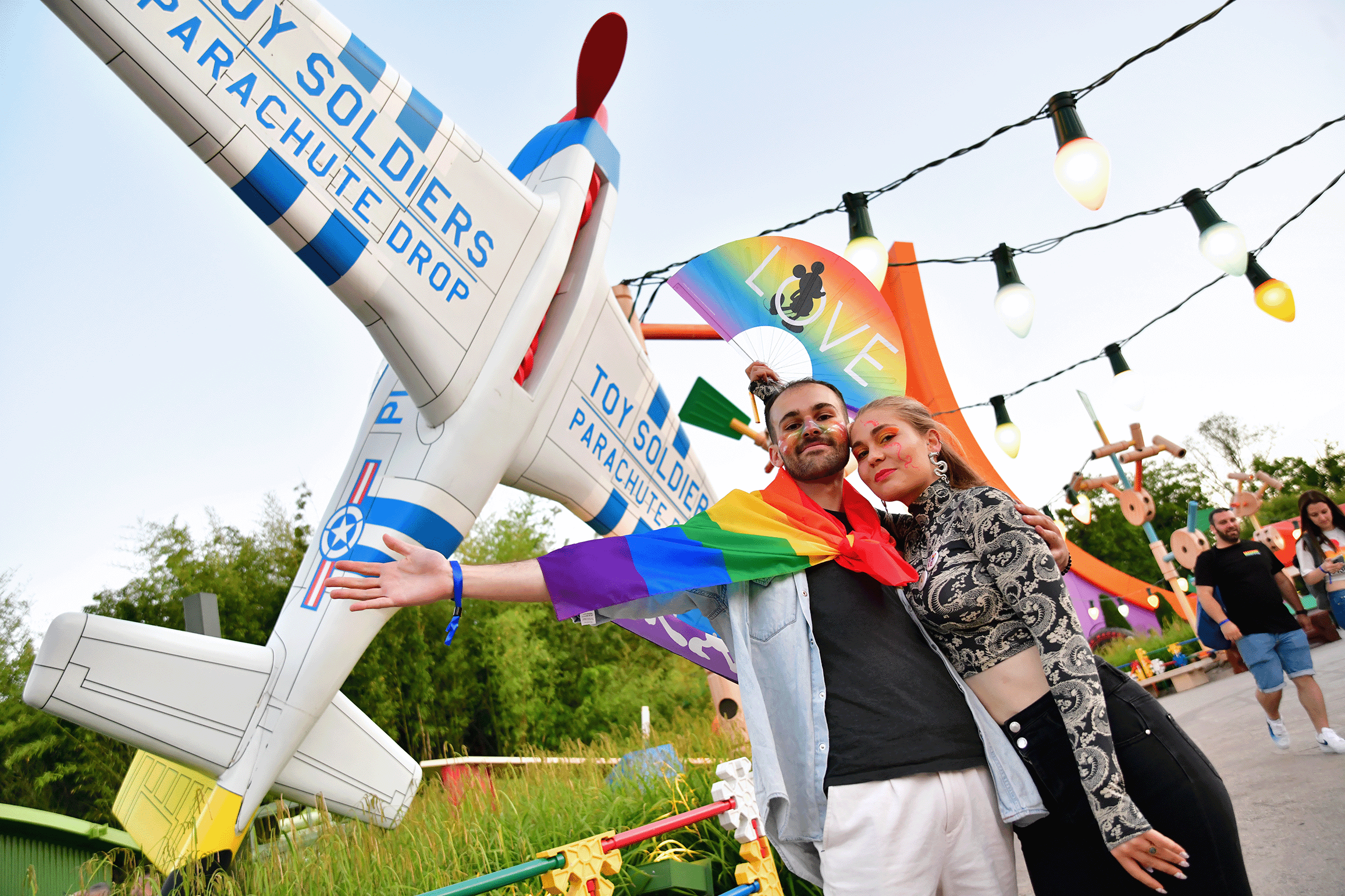 Die Disneyland Paris Pride 2023 ist bunt und farbenroh!