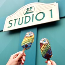 Buntes Magnum Eis auf der Disneyland Paris Pride 2023