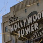 Schild am Hollywood Tower-Hotel, dem Tower of Terror im Walt Disney Studios Parks