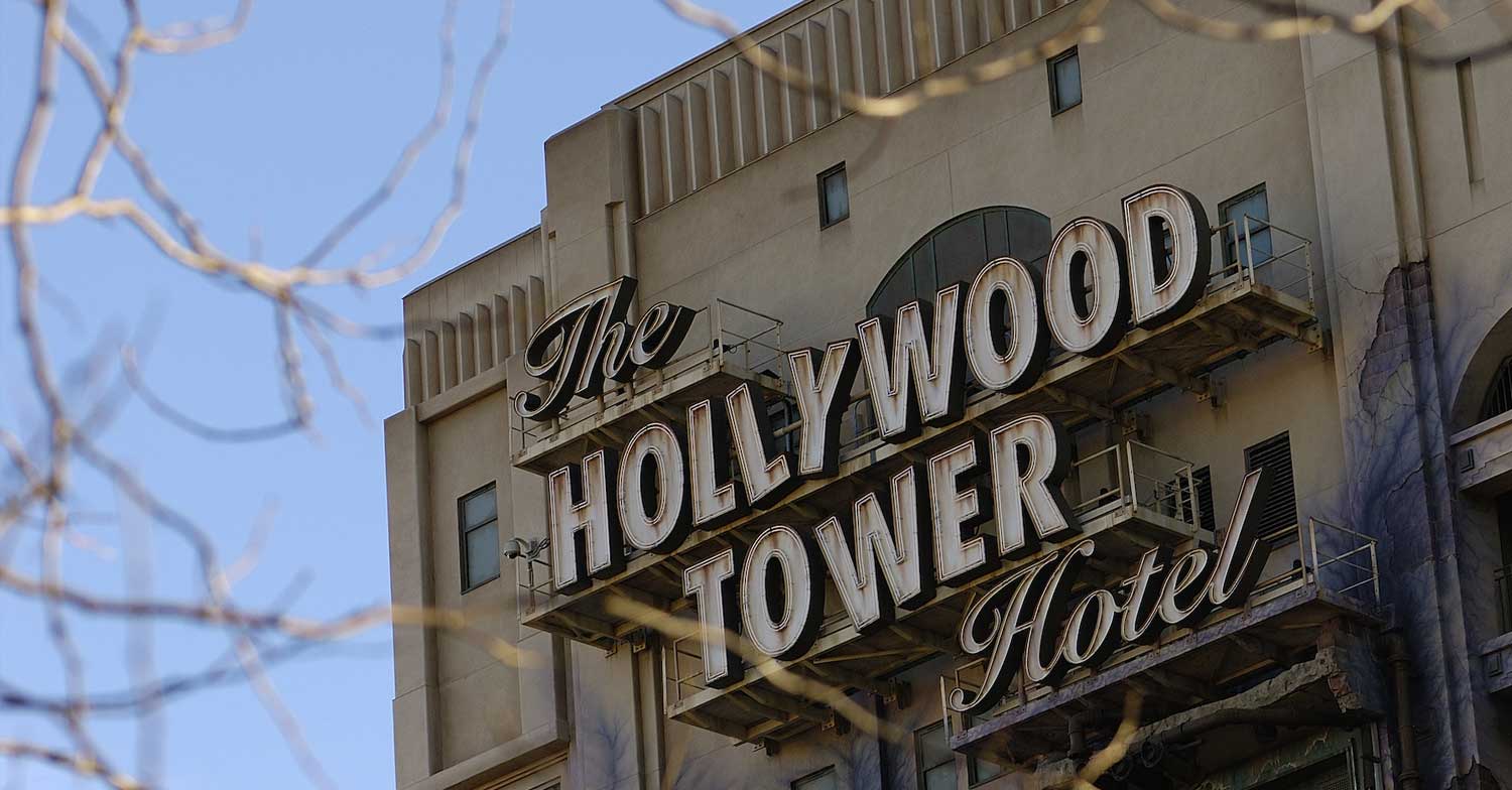 Schild am Hollywood Tower-Hotel, dem Tower of Terror im Walt Disney Studios Parks