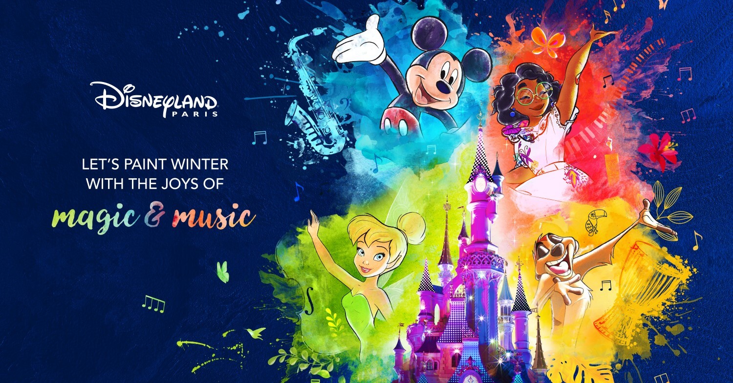 Werbegrafik zur Symphony of Colors mit Mickey mouse, Mirabel, Tinkerbell und Timon, die mit bunten Farben hinterlegt sind, davor das Disney Schloss