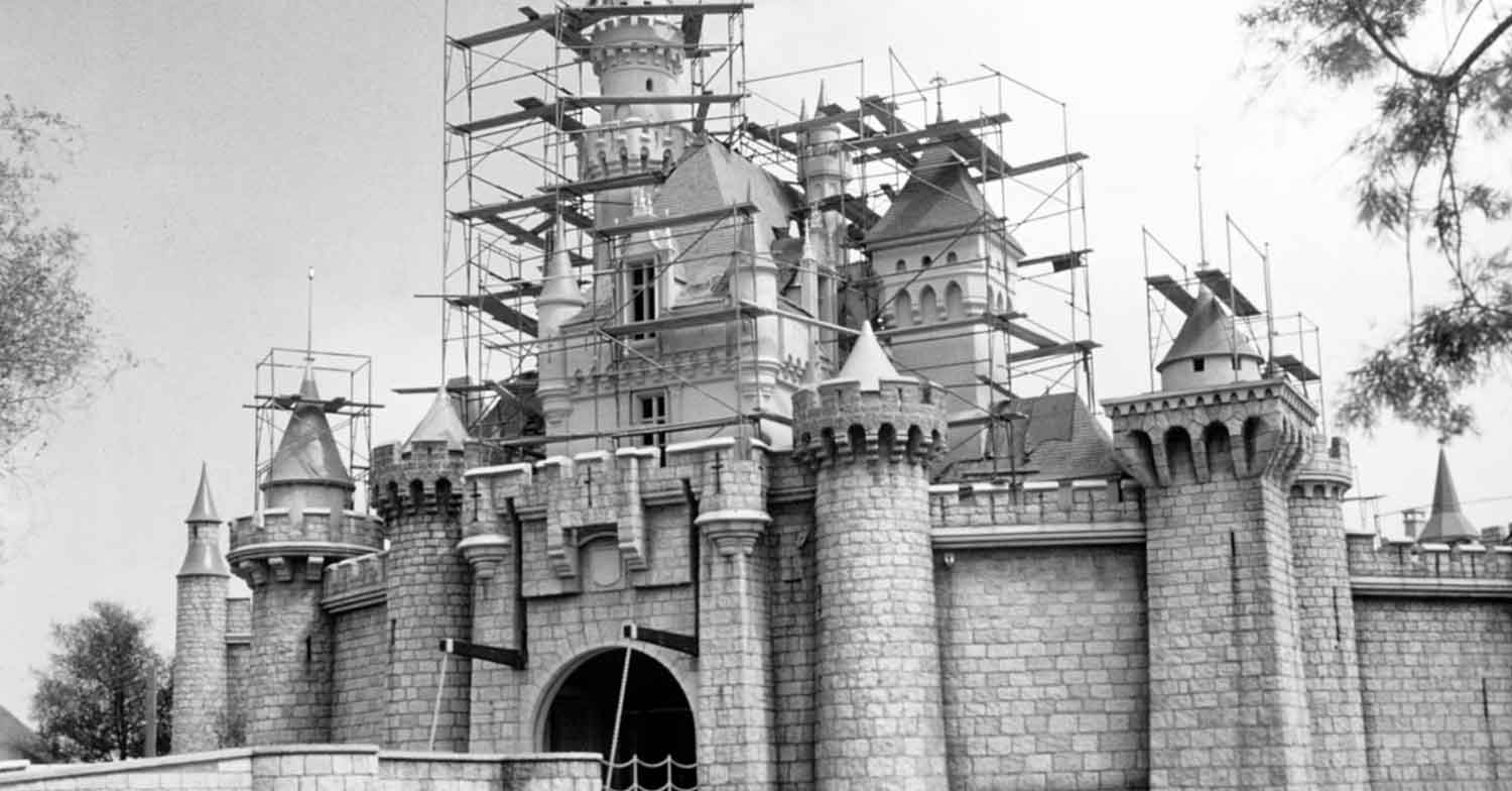 Eingerüstetes Schloss im Disneyland Resort Anaheim