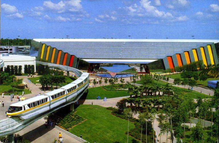 Blick auf den ehemaligen Universe of Energy Pavillon in Epcot aus der Vogelperspektive