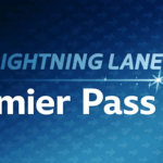 Lightning Lane Premier Pass Logo auf blauem Hintergrund