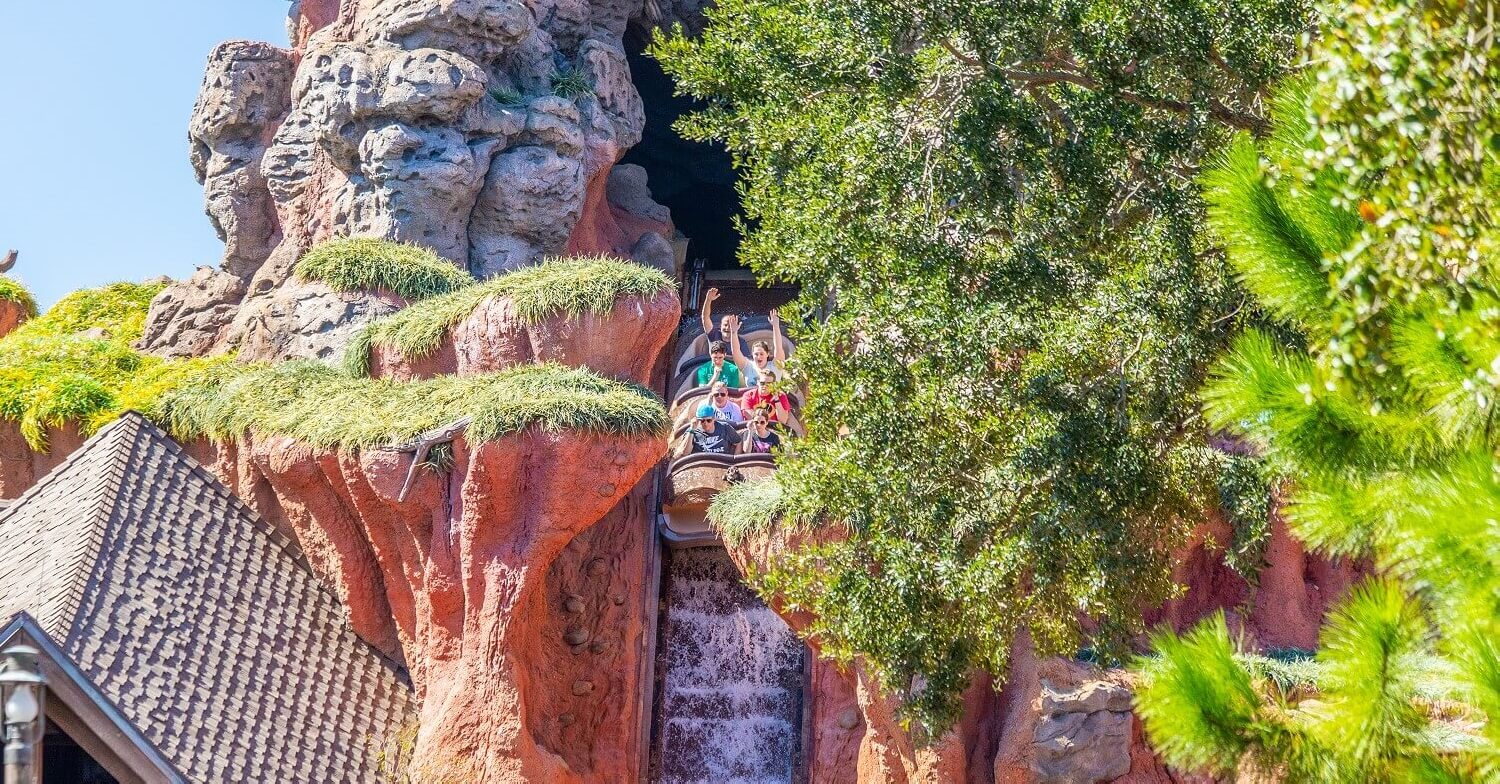 Der große Drop bei der beliebten Wasserbahn "Splash Mountain" in Walt Disney World