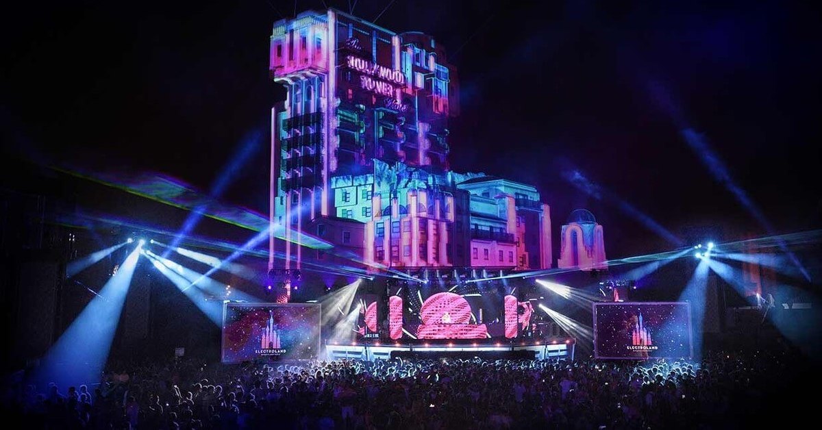 Tower of Terror als Projektionsfläche beim Electroland in Disneyland Paris