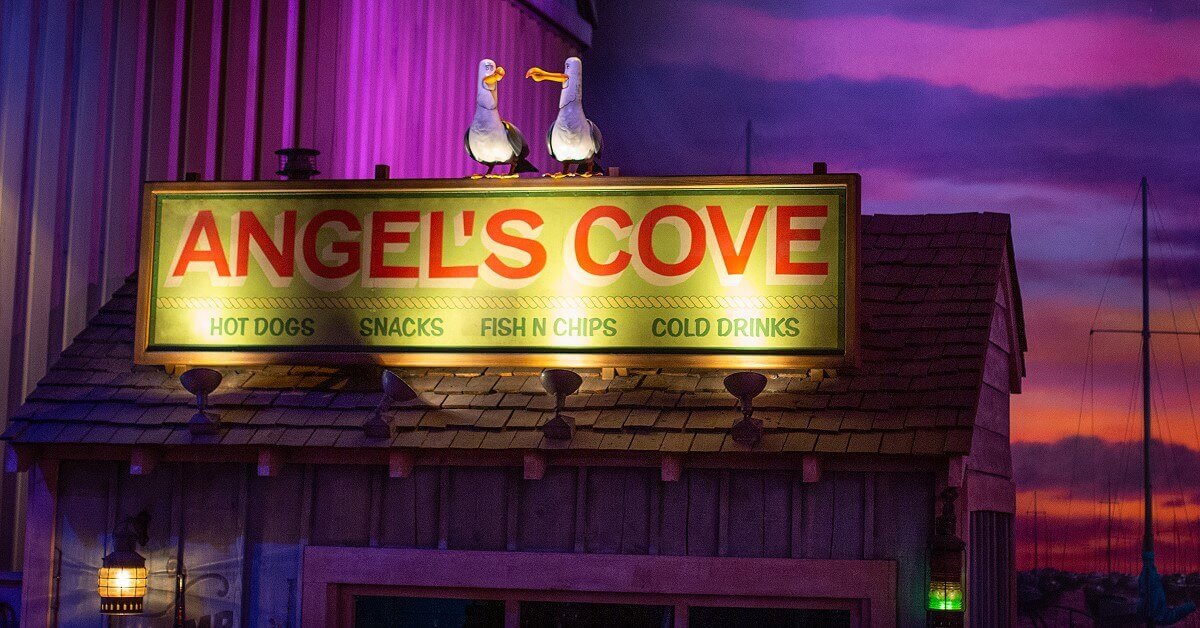 Bude von Angel's Cove mit Möwen in der Warteschlange von Crush's Coaster