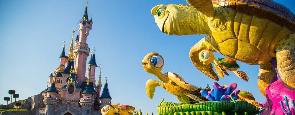 Picture of Crush in front of the castle at the parade as a suggestion for Disneyland Paris tickets