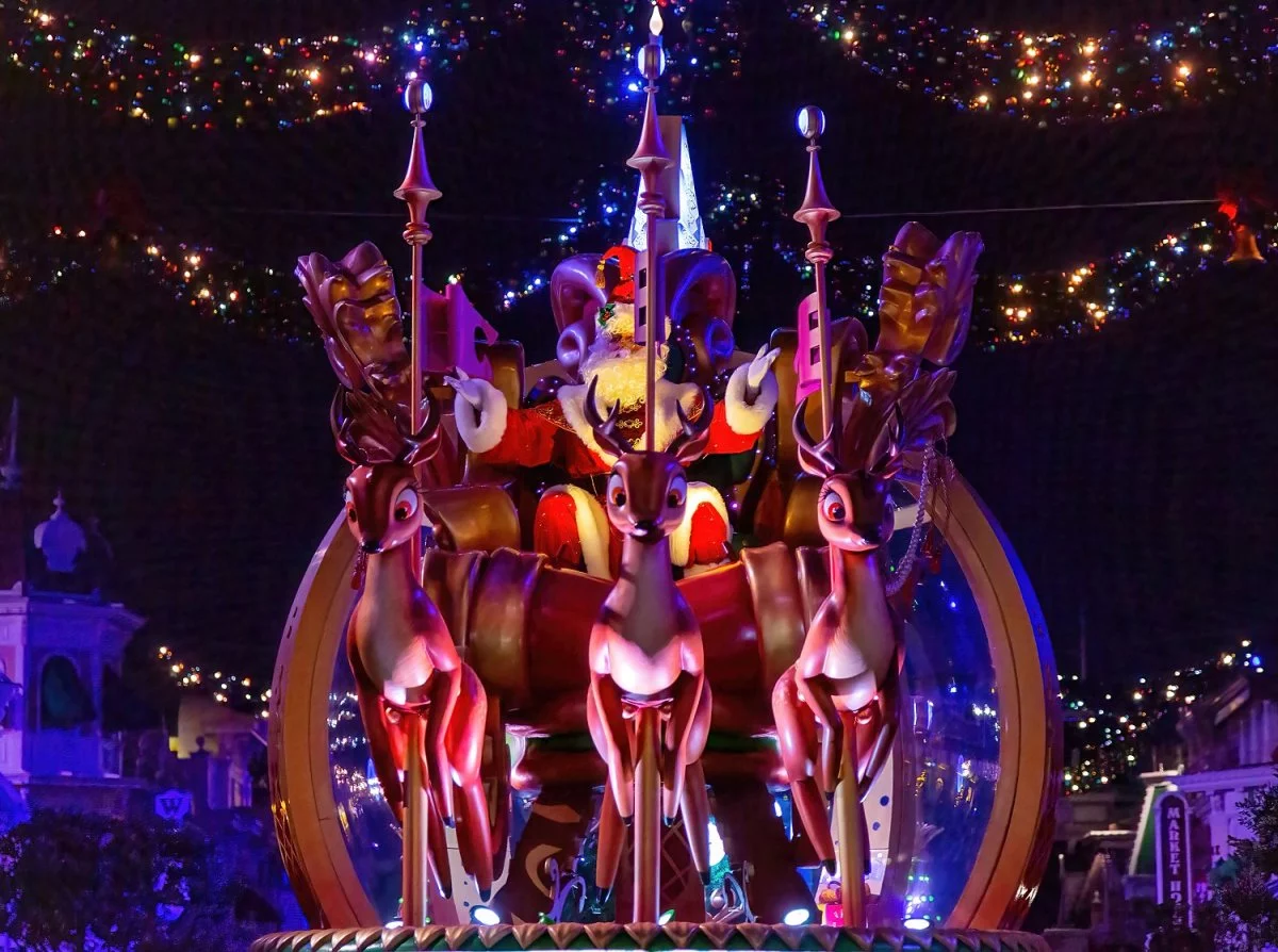 mickeys-dazzling-christmas-parade-nacht-5-santa-16.webp